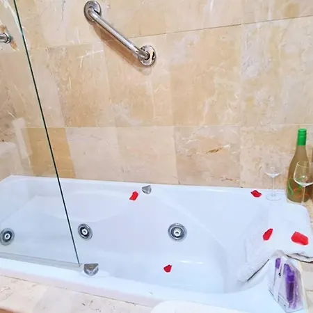 Luxury Penthouse With Ocean Views &private Jacuzzi Apartmán *