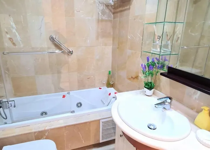 Luxury Penthouse With Ocean Views &private Jacuzzi *